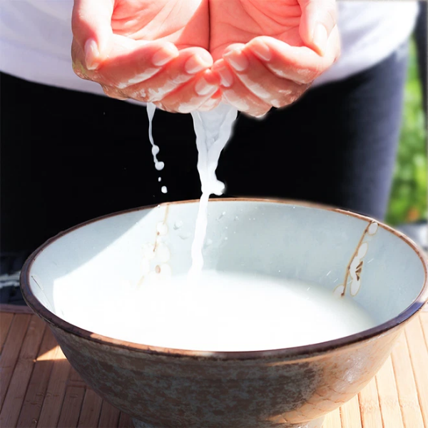 Sử dụng nước vo gạo là cách trị nám bằng phương pháp tự nhiên dễ sử dụng